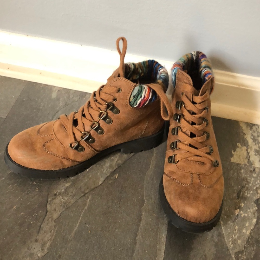 Brown suède boots with cuff